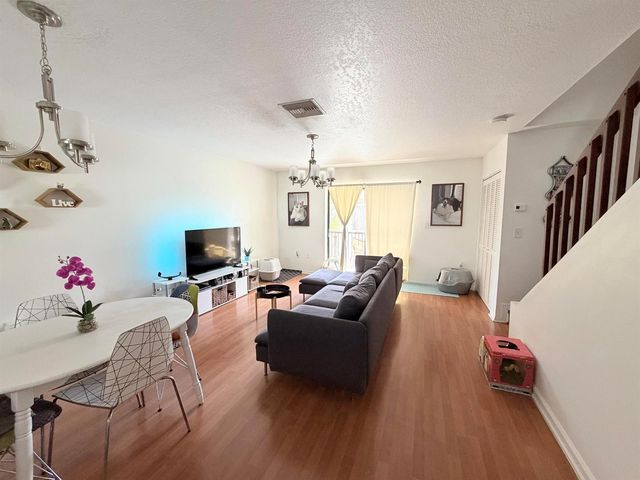 9908 HAMMOCKS Boulevard 103-42, Miami, FL 33196