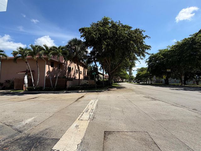 9908 HAMMOCKS Boulevard 103-42, Miami, FL 33196