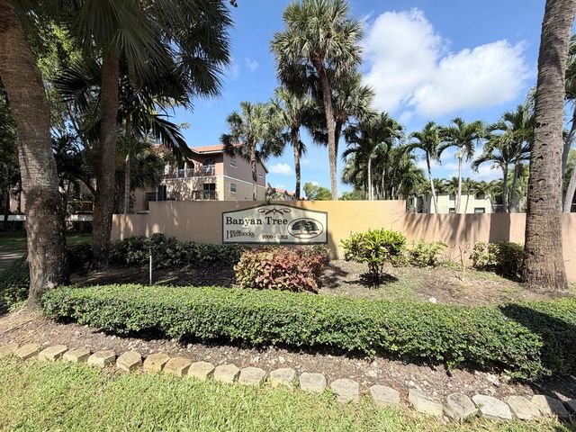 9908 HAMMOCKS Boulevard 103-42, Miami, FL 33196
