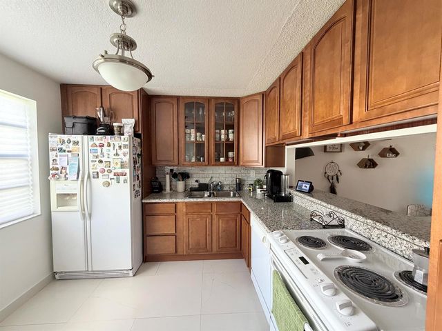 9908 HAMMOCKS Boulevard 103-42, Miami, FL 33196