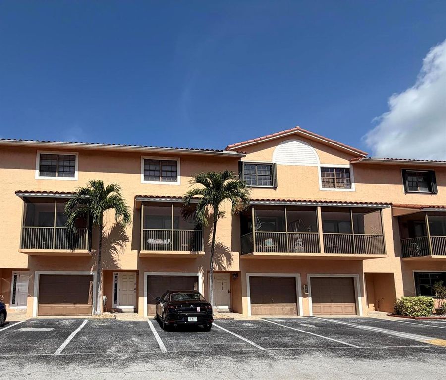 9908 HAMMOCKS Boulevard 103-42, Miami, FL 33196