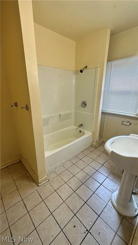 1828 Noble Road, East Cleveland, OH 44112