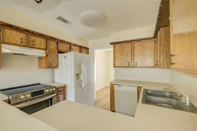 112 Birch Street, Lake Jackson, TX 77566
