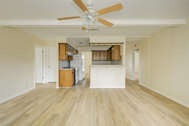 112 Birch Street, Lake Jackson, TX 77566