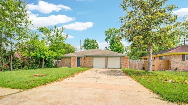112 Birch Street, Lake Jackson, TX 77566
