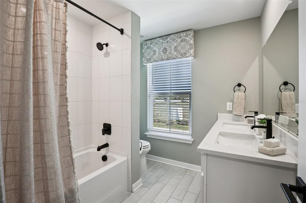 Image 12 of property listing at 15174 DYNASTY TRAIL, Nokomis, FL 34275