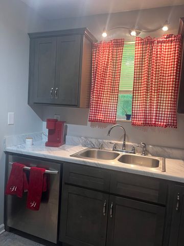 1221 Patton Pl, Oak Grove, KY 42262