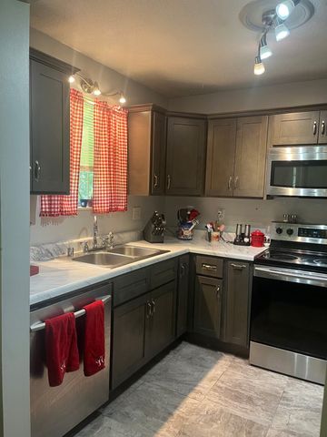 1221 Patton Pl, Oak Grove, KY 42262
