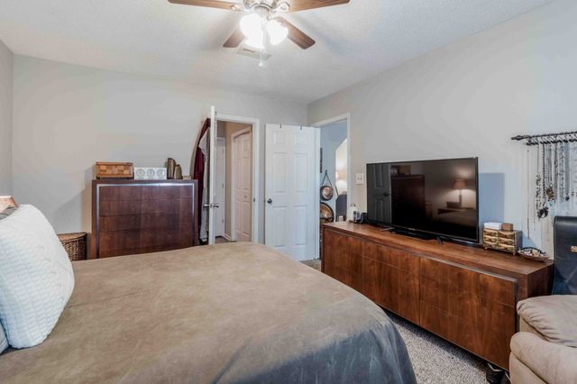 1221 Patton Pl, Oak Grove, KY 42262