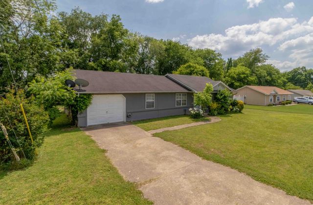 1221 Patton Pl, Oak Grove, KY 42262