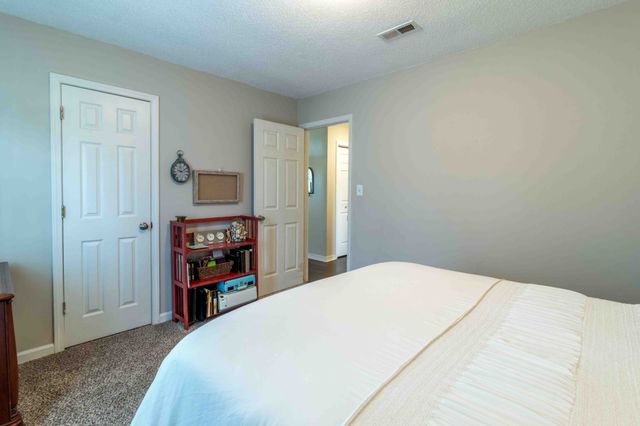 1221 Patton Pl, Oak Grove, KY 42262