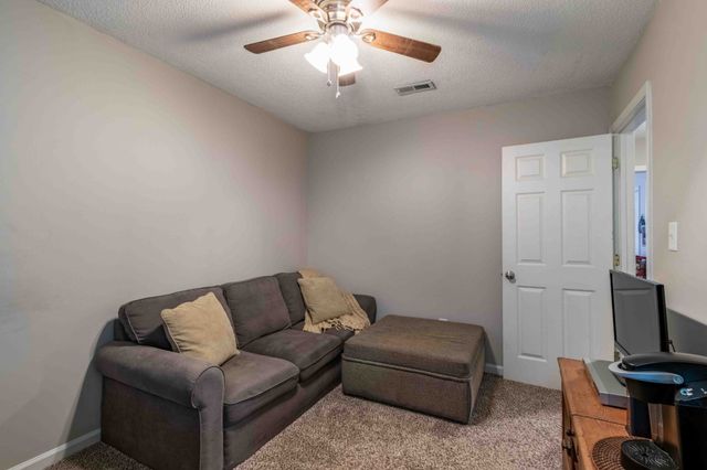 1221 Patton Pl, Oak Grove, KY 42262