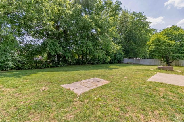 1221 Patton Pl, Oak Grove, KY 42262