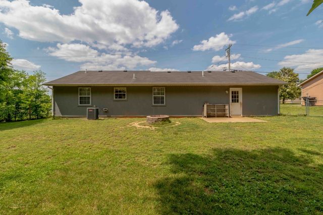 1221 Patton Pl, Oak Grove, KY 42262