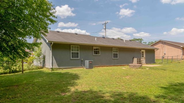 1221 Patton Pl, Oak Grove, KY 42262