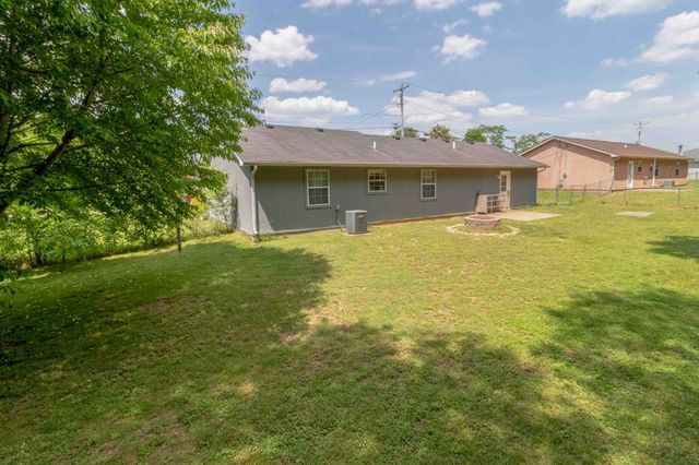 1221 Patton Pl, Oak Grove, KY 42262