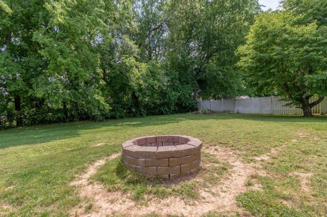 1221 Patton Pl, Oak Grove, KY 42262