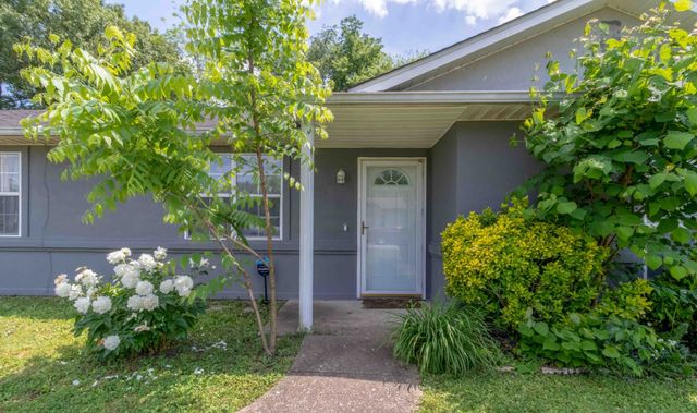 1221 Patton Pl, Oak Grove, KY 42262