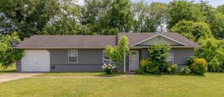 1221 Patton Pl, Oak Grove, KY 42262