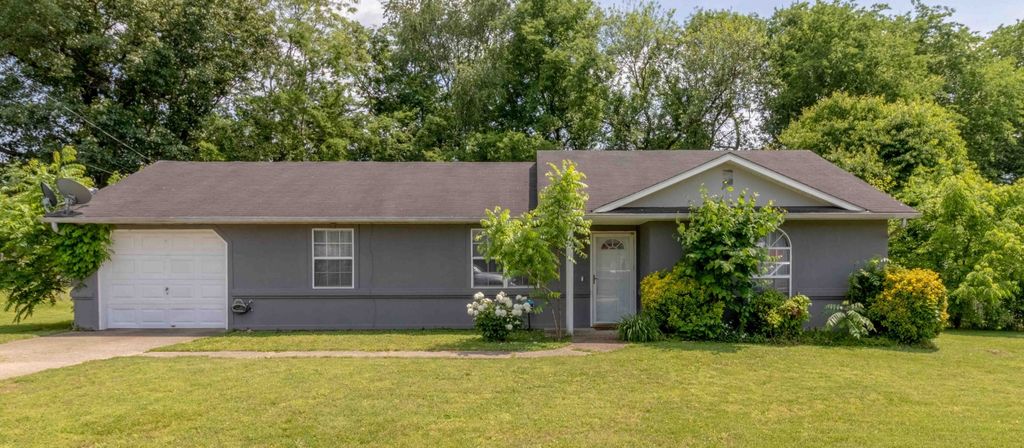 1221 Patton Pl, Oak Grove, KY 42262