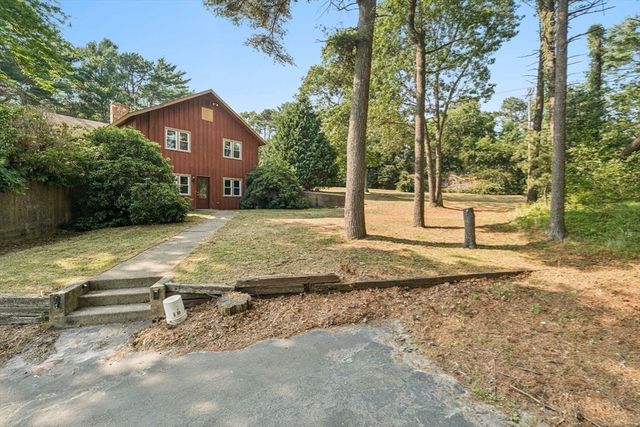 22 Long Neck Rd, Wareham, MA 02538