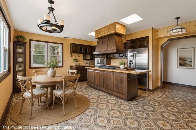 22 Long Neck Rd, Wareham, MA 02538