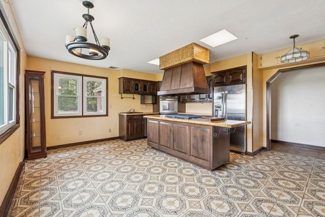 22 Long Neck Rd, Wareham, MA 02538