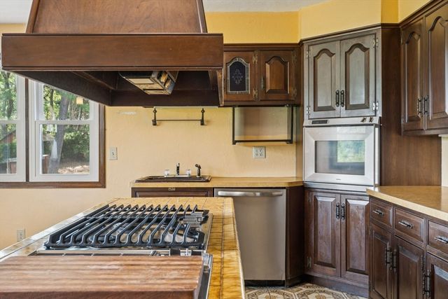 22 Long Neck Rd, Wareham, MA 02538