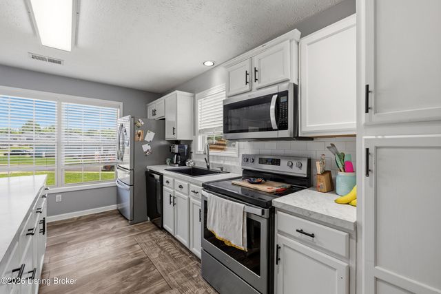 2004 White Oak Dr, Lawrenceburg, KY 40342