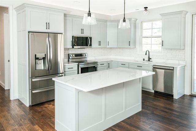 8190 S Stanford Road, Bloomington, IN 47403