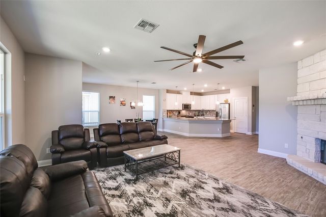 817 Desaix DR, Georgetown, TX 78628