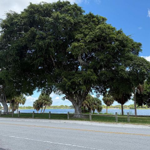 2102 Lake Osborne Drive 20, Lake Worth Beach, FL 33461