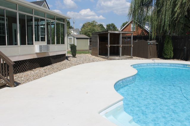 312 Cherry Ln, White House, TN 37188