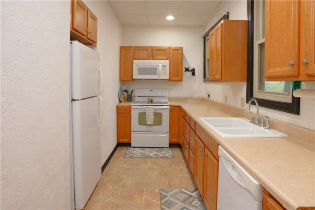 222 N 2nd St, Jeannette, PA 15644