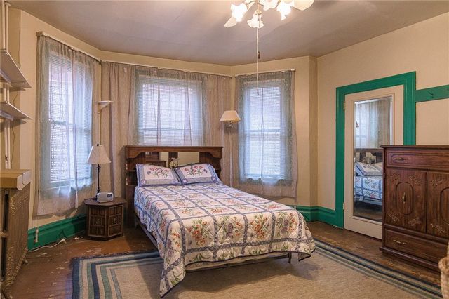 222 N 2nd St, Jeannette, PA 15644