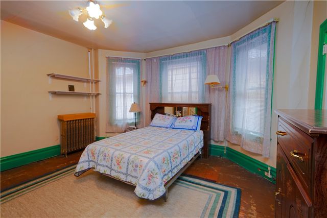 222 N 2nd St, Jeannette, PA 15644