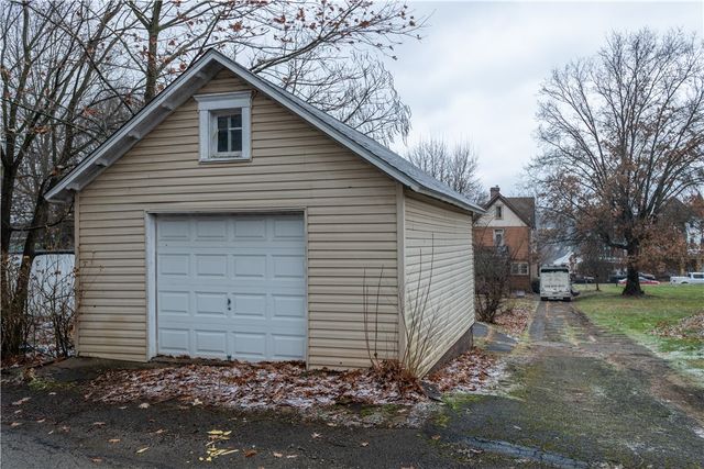 222 N 2nd St, Jeannette, PA 15644