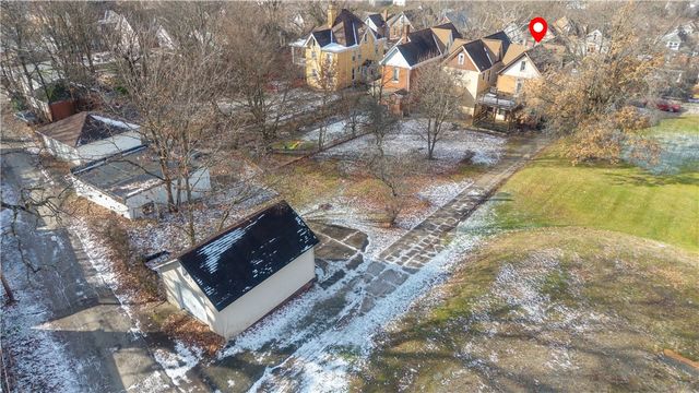 222 N 2nd St, Jeannette, PA 15644