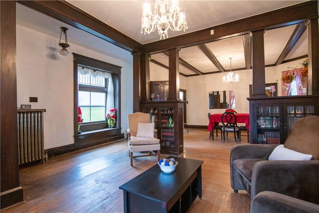 222 N 2nd St, Jeannette, PA 15644