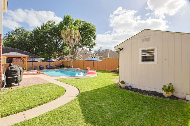16011 Maplewick Drive, Tomball, TX 77377