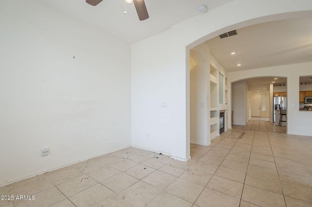 29922 N LITTLE LEAF Drive, San Tan Valley, AZ 85143