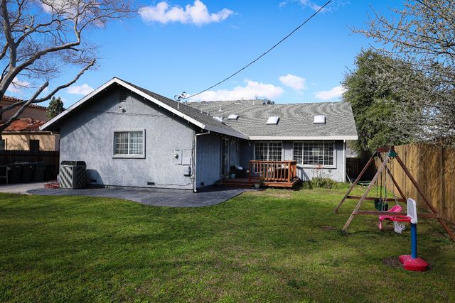 3414 Club Ln, Sacramento, CA 95821