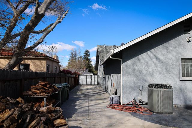 3414 Club Ln, Sacramento, CA 95821