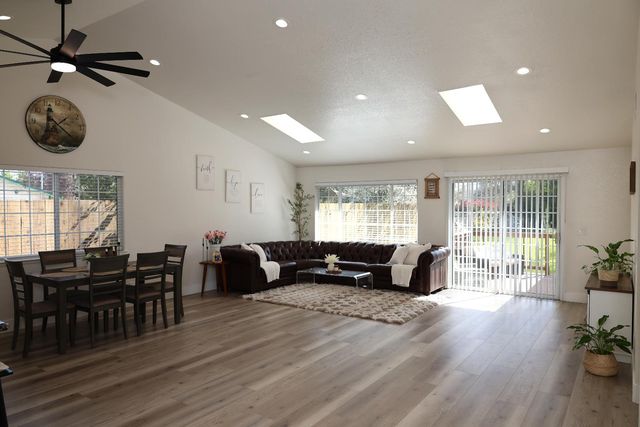 3414 Club Ln, Sacramento, CA 95821