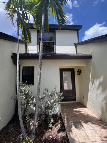 121 BEAUMONT Lane, Palm Beach Gardens, FL 33410
