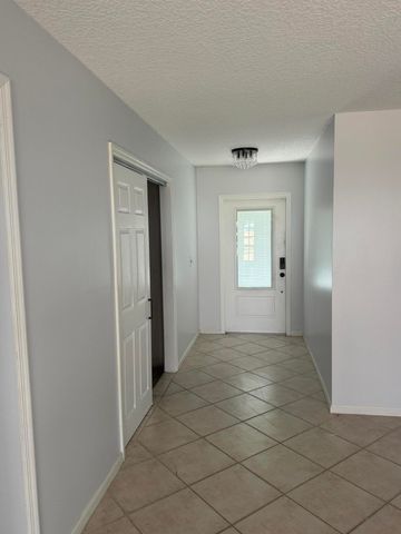 121 BEAUMONT Lane, Palm Beach Gardens, FL 33410