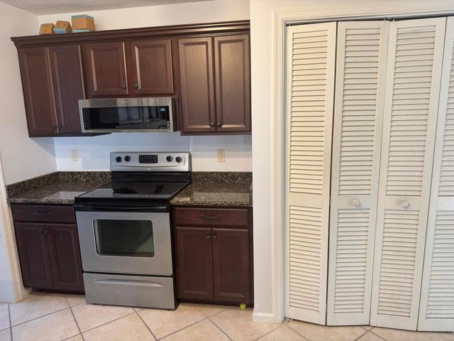 121 BEAUMONT Lane, Palm Beach Gardens, FL 33410