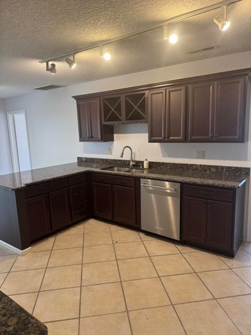 121 BEAUMONT Lane, Palm Beach Gardens, FL 33410