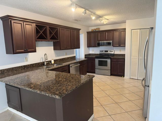 121 BEAUMONT Lane, Palm Beach Gardens, FL 33410