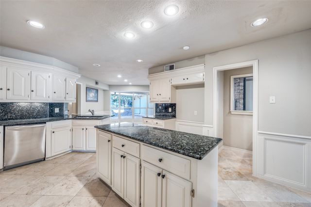 6911 Gateridge Drive, Dallas, TX 75254